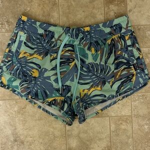 Salt Life Leaf Pattern Women's Athletic Shorts